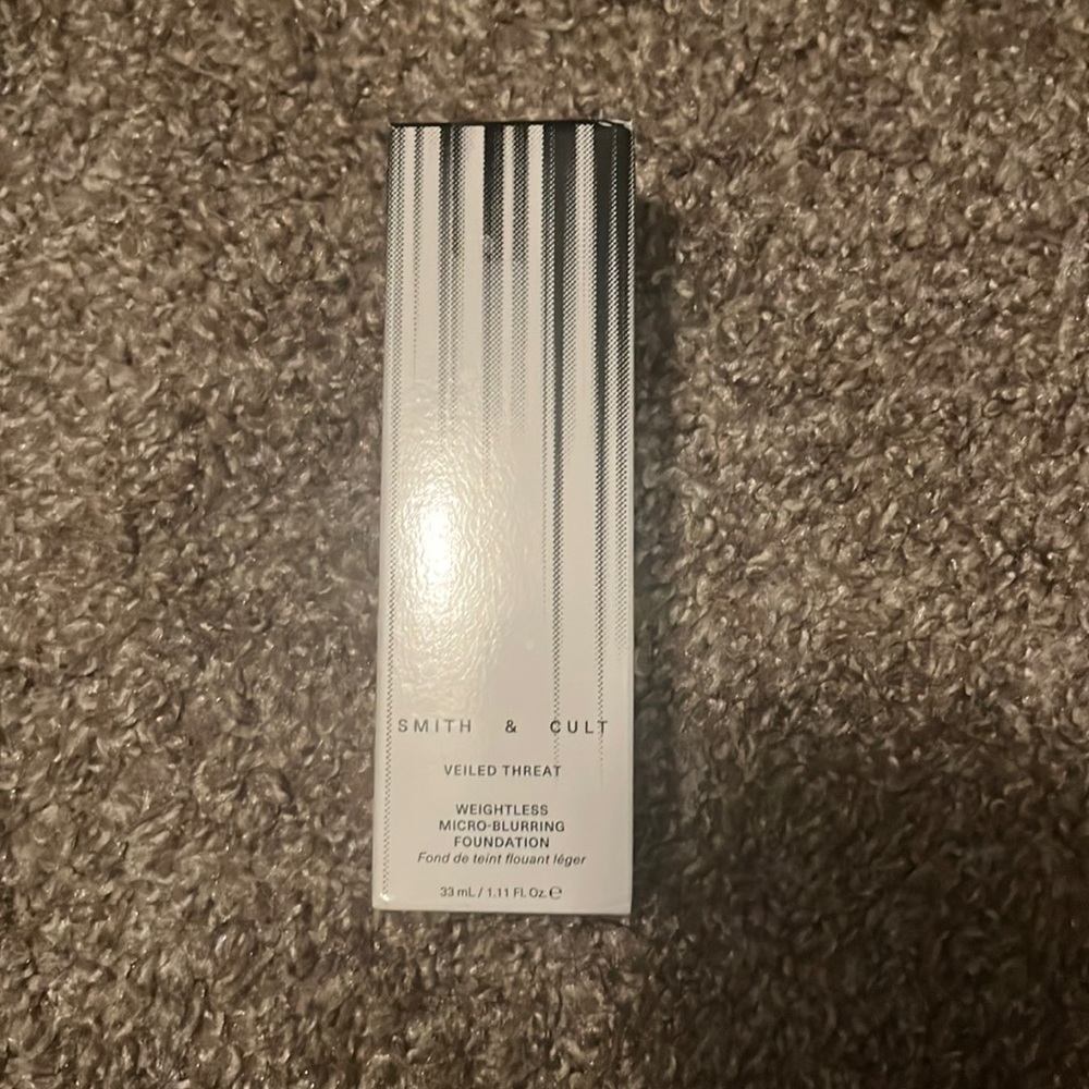NIB Smith & Cult Veiled Threat Weightless Foundation Micro-Blurring 440 Neutral
